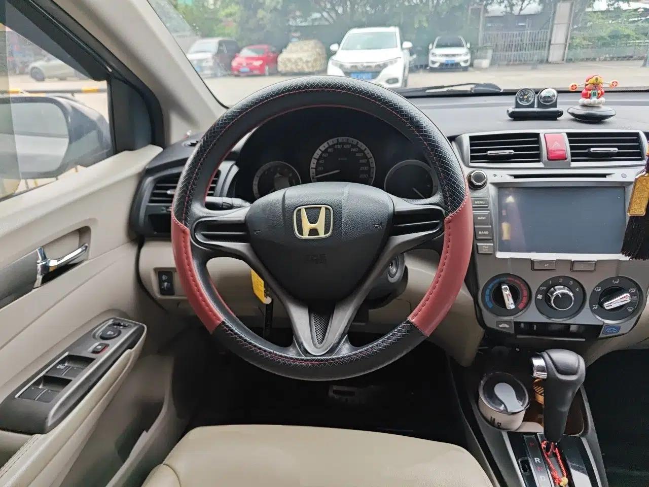 Honda City Classic 2012 1.5L Automatic Elite Edition — миниатюра 11