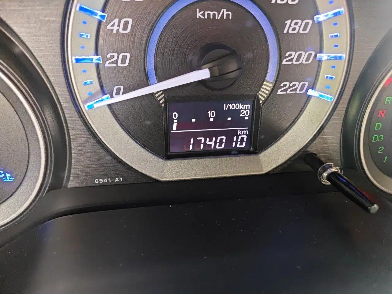Honda City Classic 2012 1.5L Automatic Elite Edition — миниатюра 13