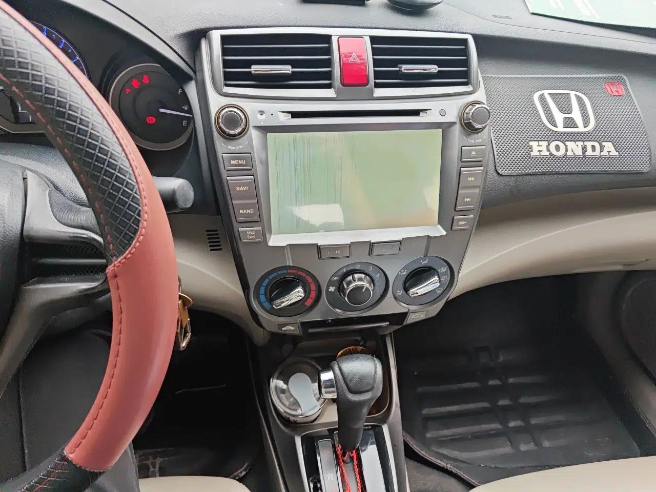 Honda City Classic 2012 1.5L Automatic Elite Edition — миниатюра 14