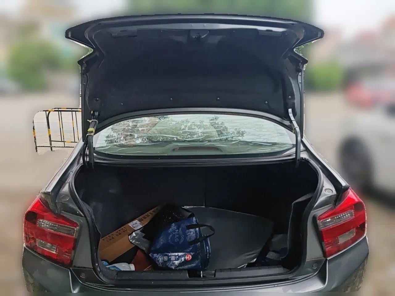 Honda City Classic 2012 1.5L Automatic Elite Edition — миниатюра 20