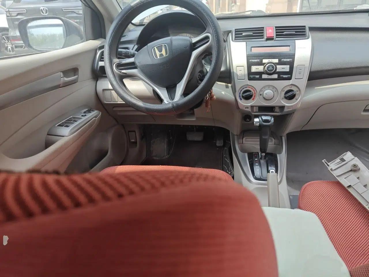 Honda City Classic 2011 1.5L Automatic Elite Edition — миниатюра 11