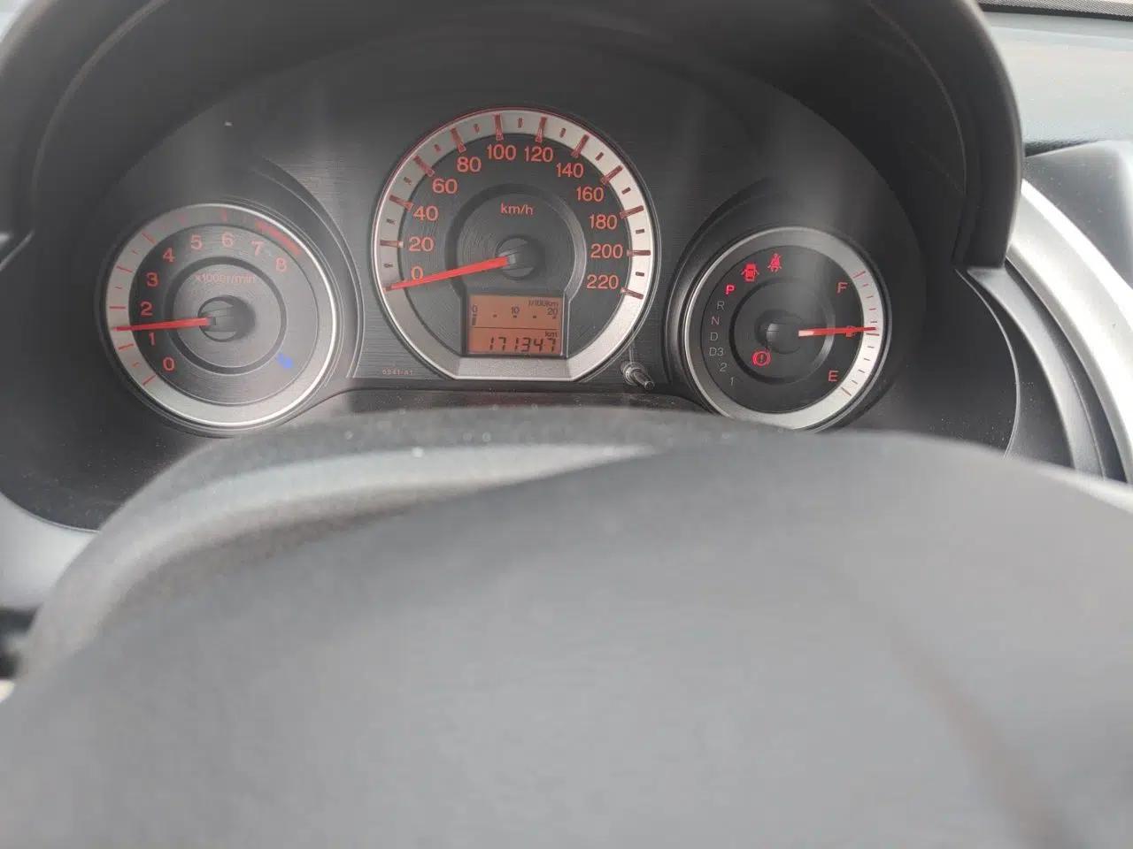 Honda City Classic 2011 1.5L Automatic Elite Edition — миниатюра 13
