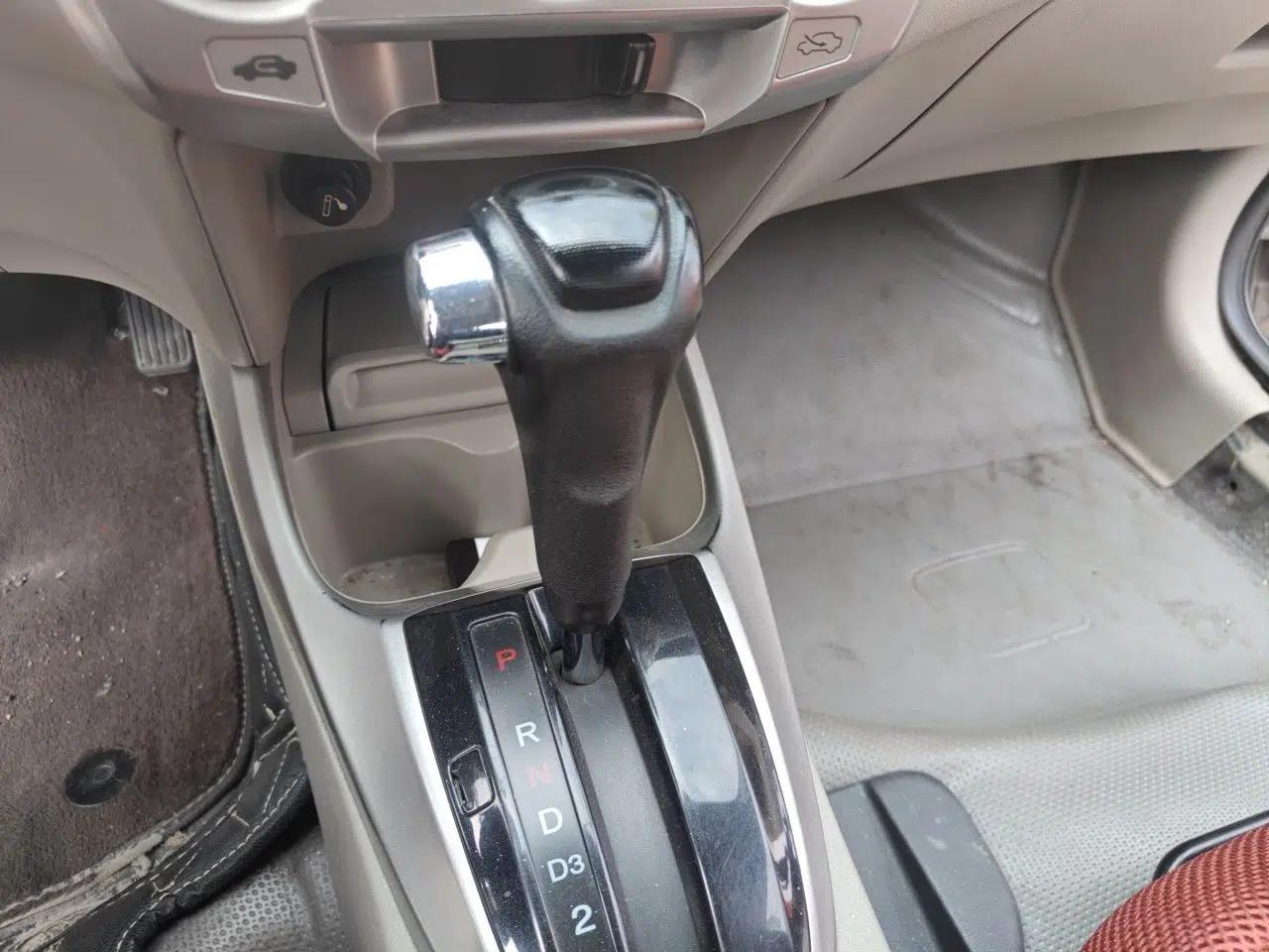 Honda City Classic 2011 1.5L Automatic Elite Edition — миниатюра 15