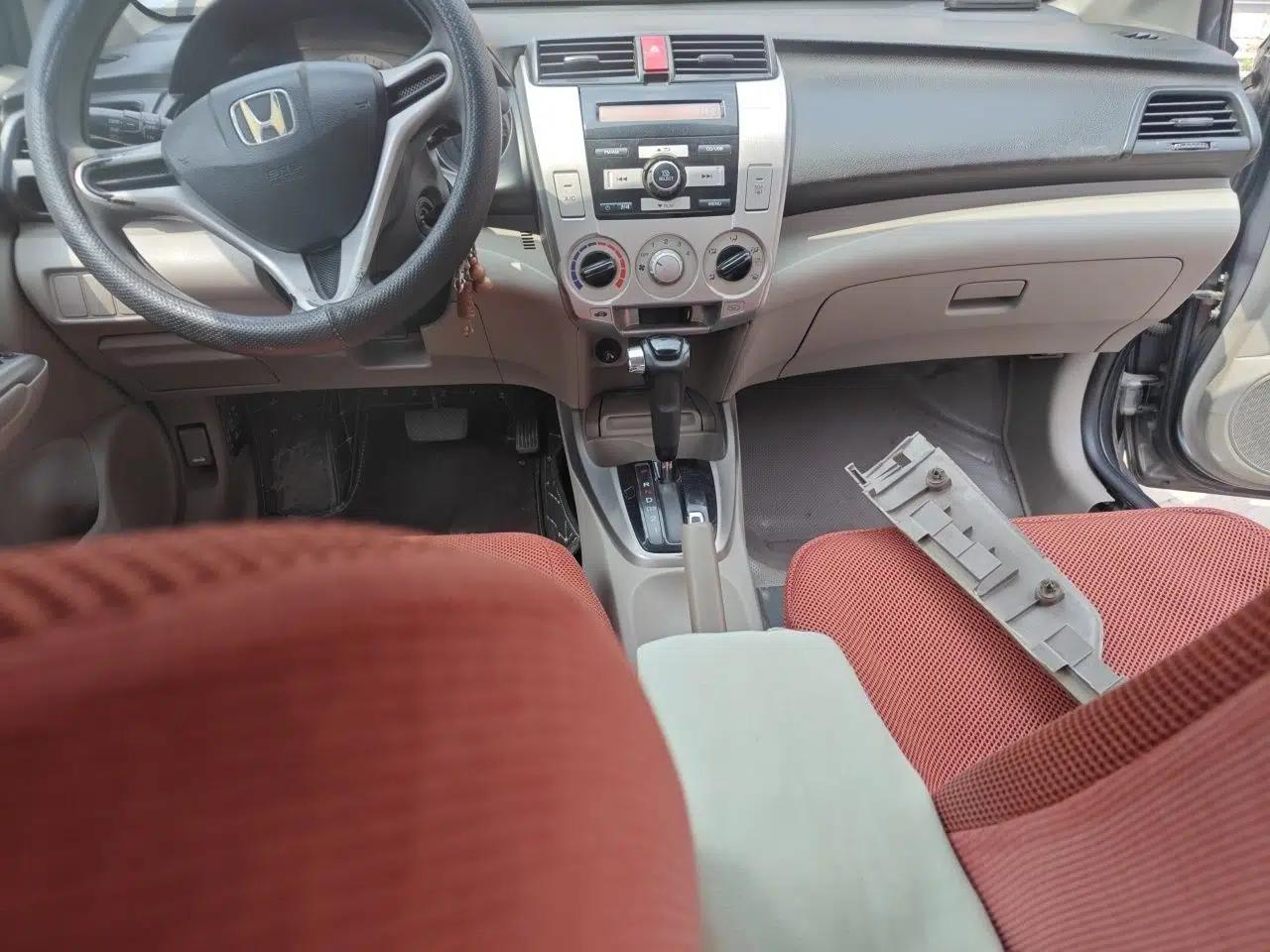 Honda City Classic 2011 1.5L Automatic Elite Edition — миниатюра 10