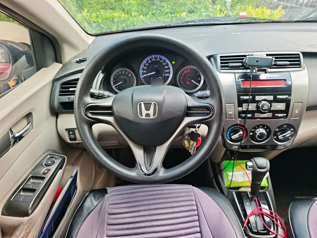 Honda City Classic 2012 1.5L Automatic Elite Edition — миниатюра 11