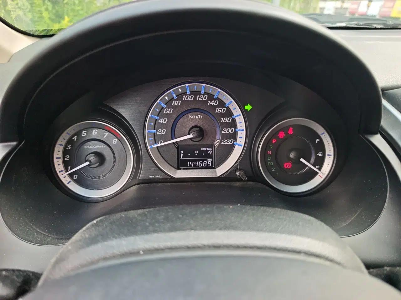 Honda City Classic 2012 1.5L Automatic Elite Edition — миниатюра 12