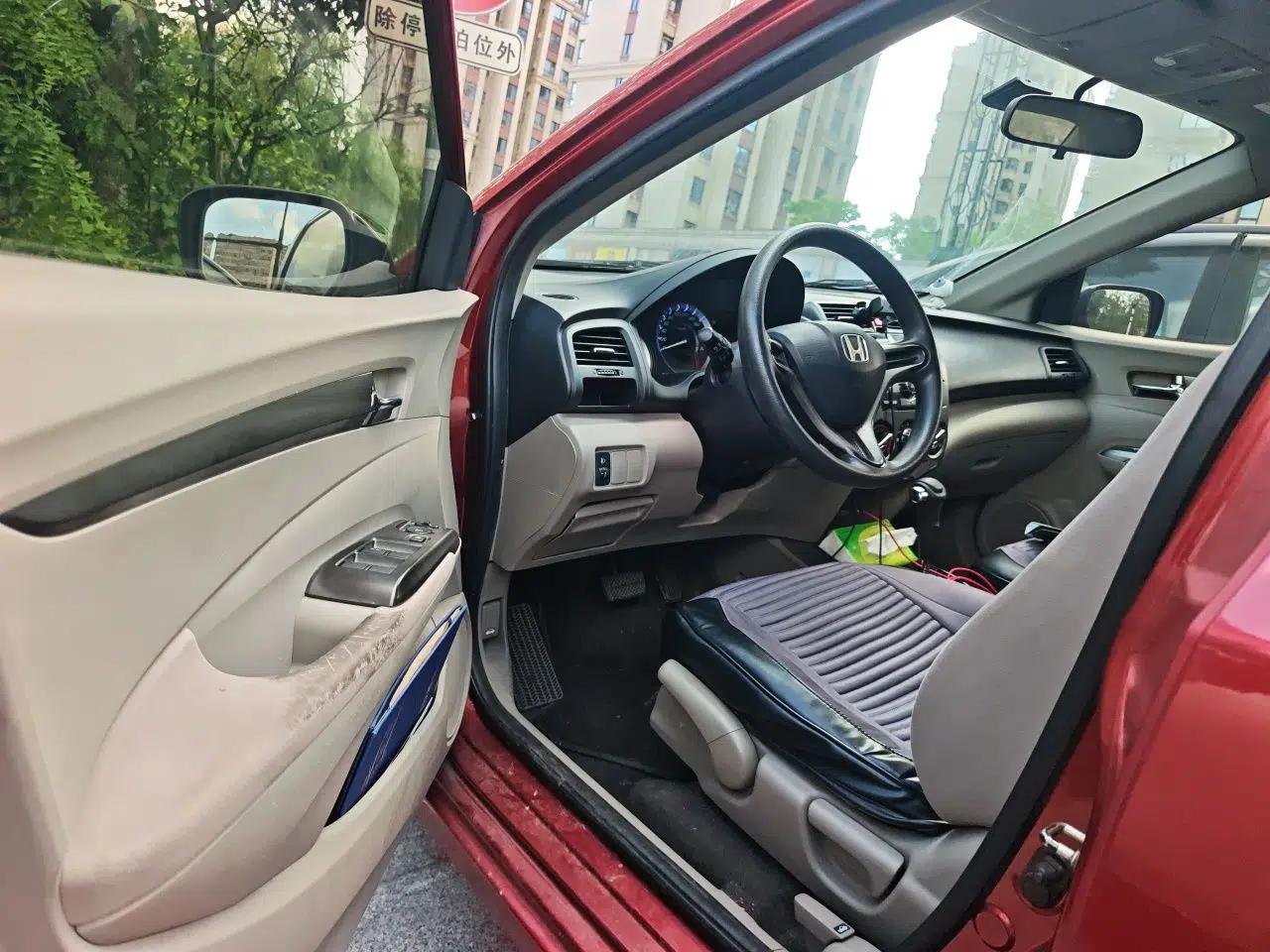 Honda City Classic 2012 1.5L Automatic Elite Edition — миниатюра 17