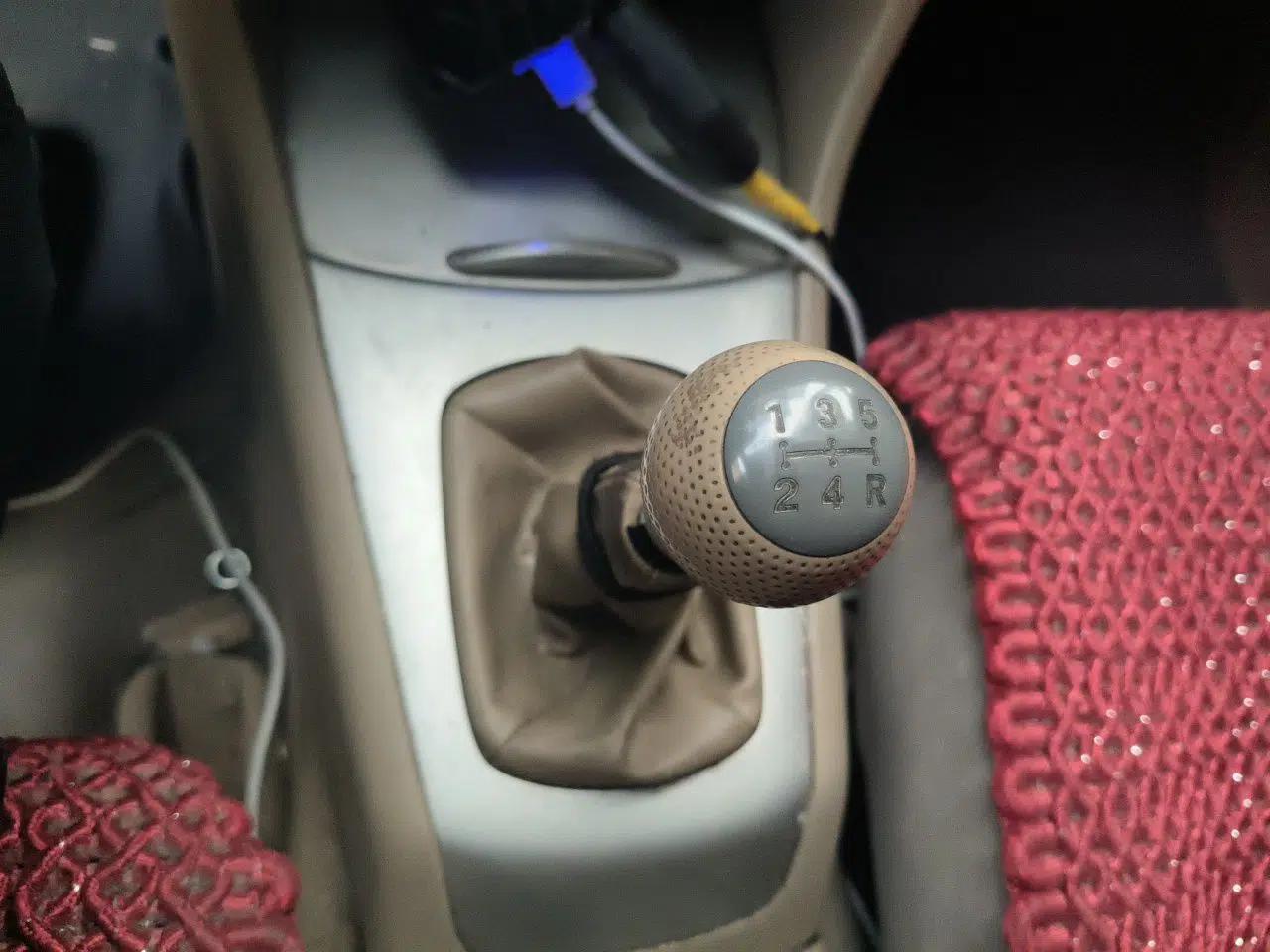 Honda City 2007 1.3L manual standard version — миниатюра 15