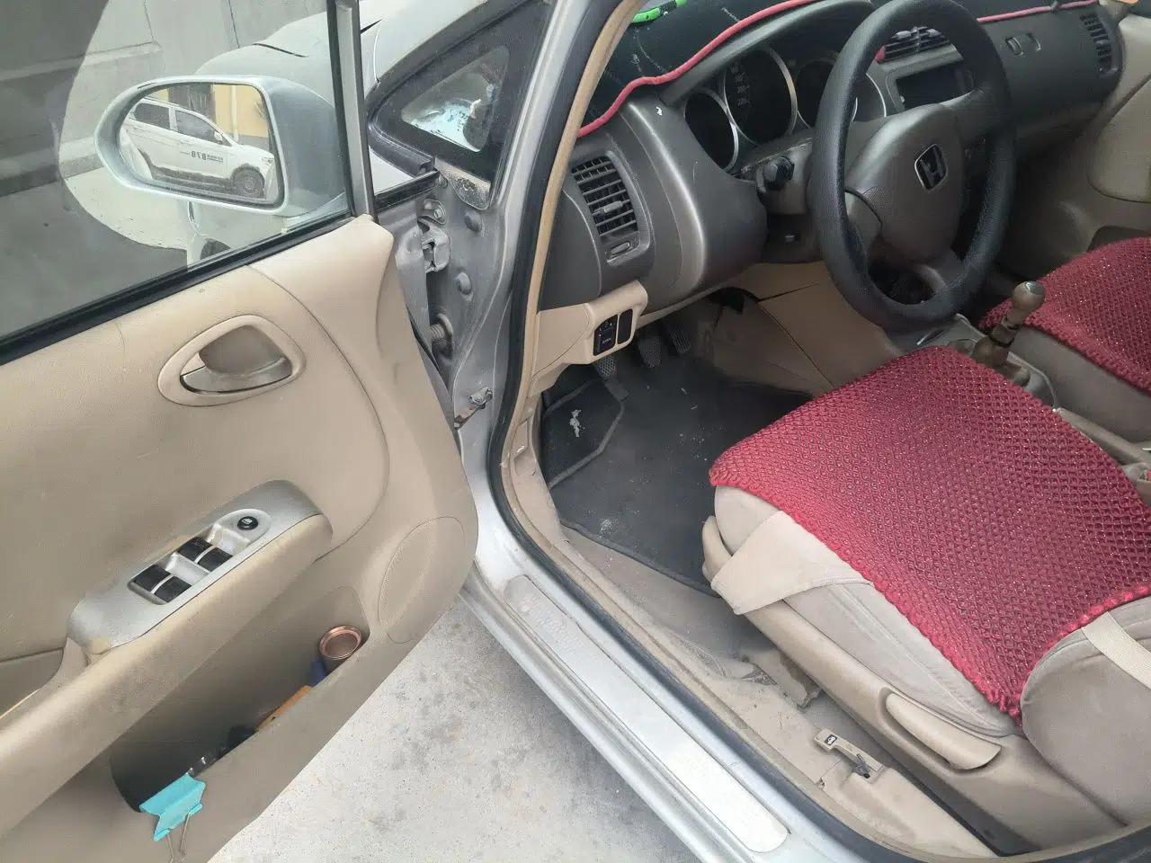Honda City 2007 1.3L manual standard version — миниатюра 17