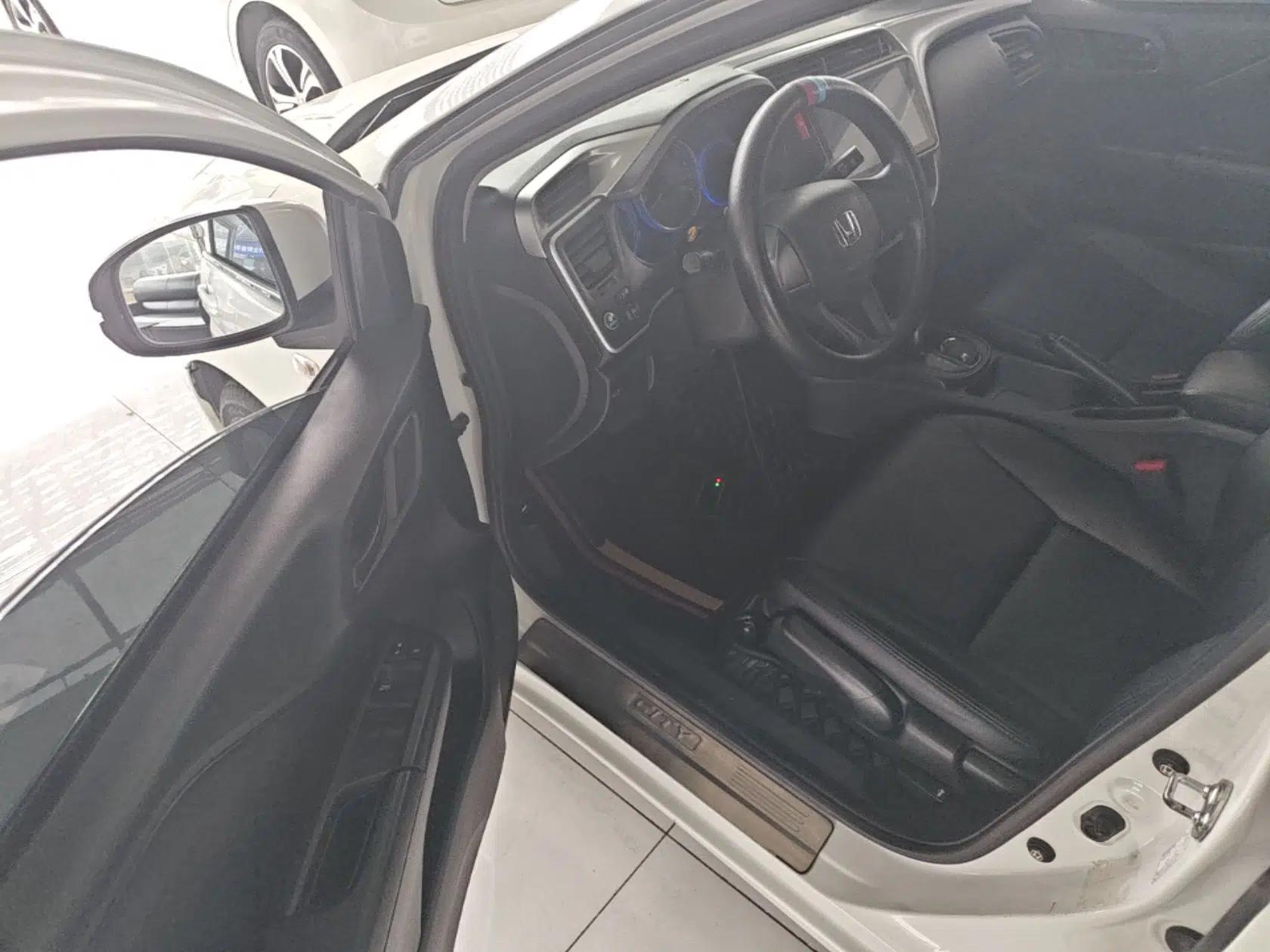 Honda City 2017 1.5L CVT Elite Edition — миниатюра 19