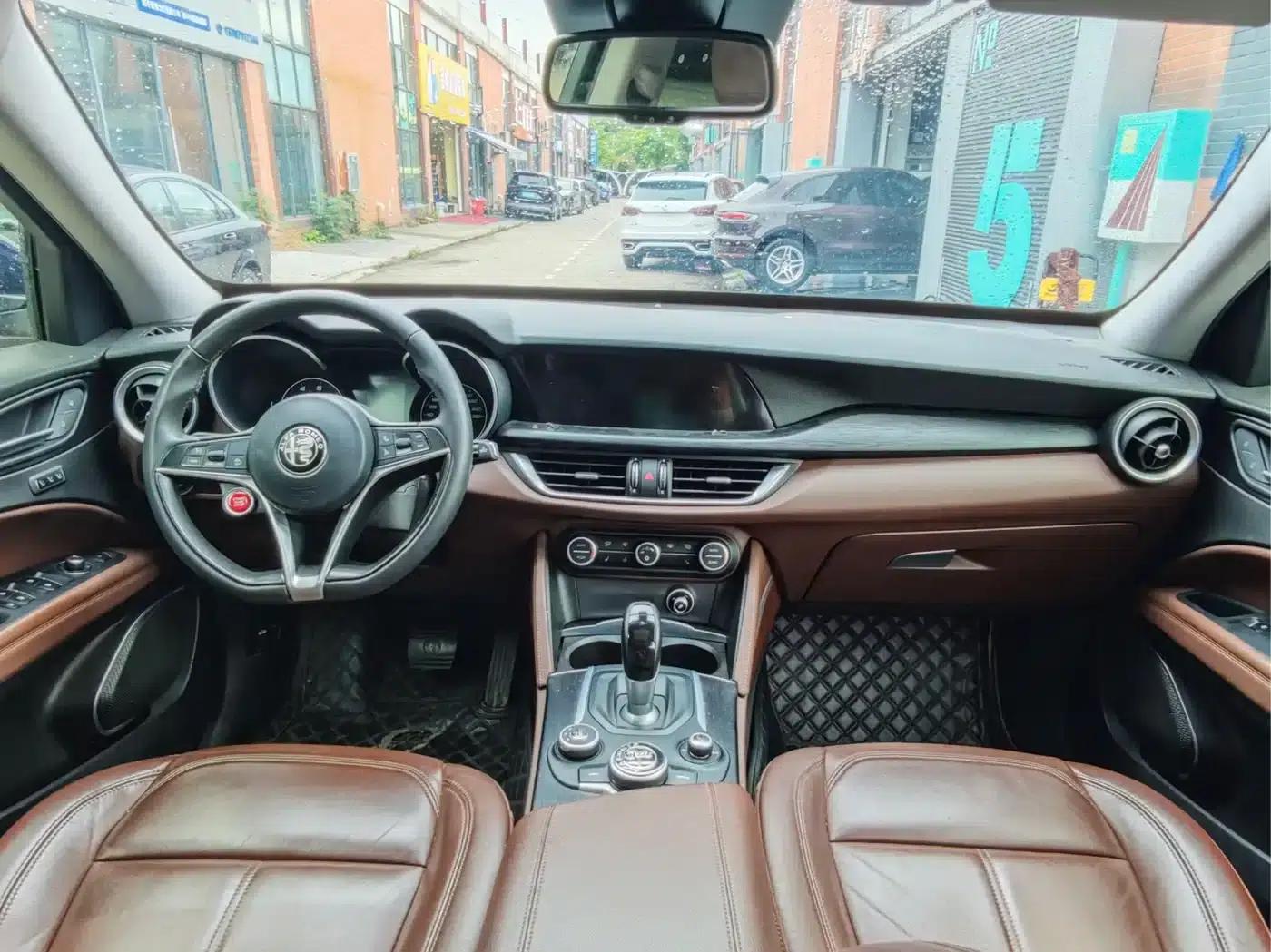 2017 Stelvio 2.0T 200HP Elite Edition — миниатюра 9