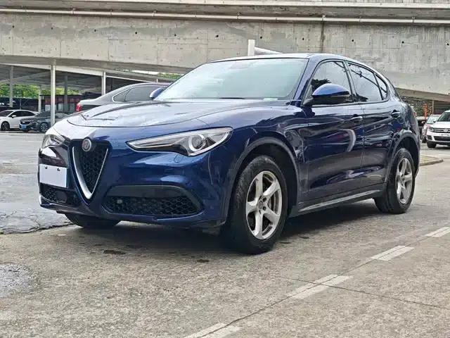 2017 Stelvio 2.0T 200HP Elite Edition