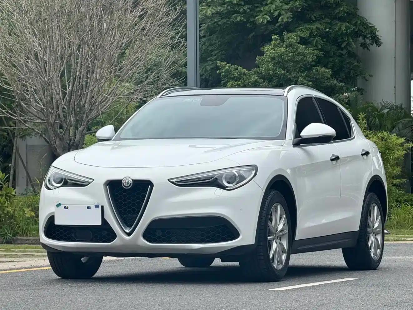 2017 Stelvio 2.0T 280HP Luxury Edition — миниатюра 1
