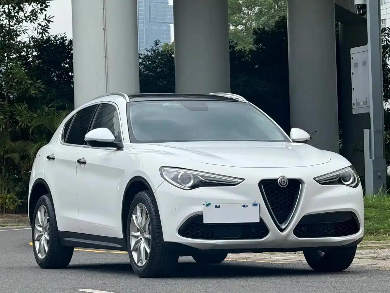 2017 Stelvio 2.0T 280HP Luxury Edition — миниатюра 2