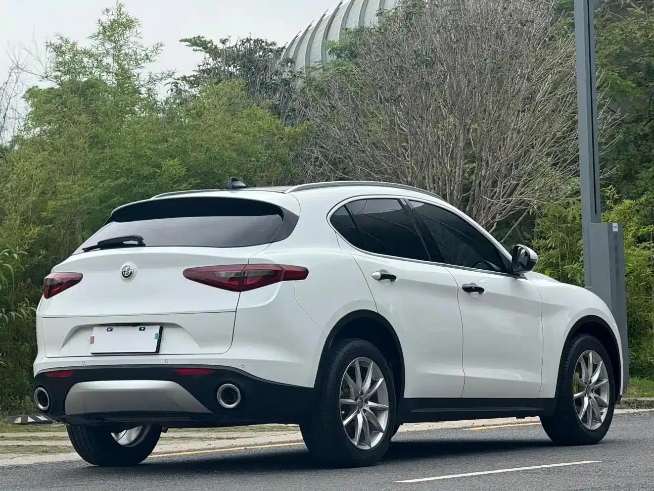 2017 Stelvio 2.0T 280HP Luxury Edition — миниатюра 4