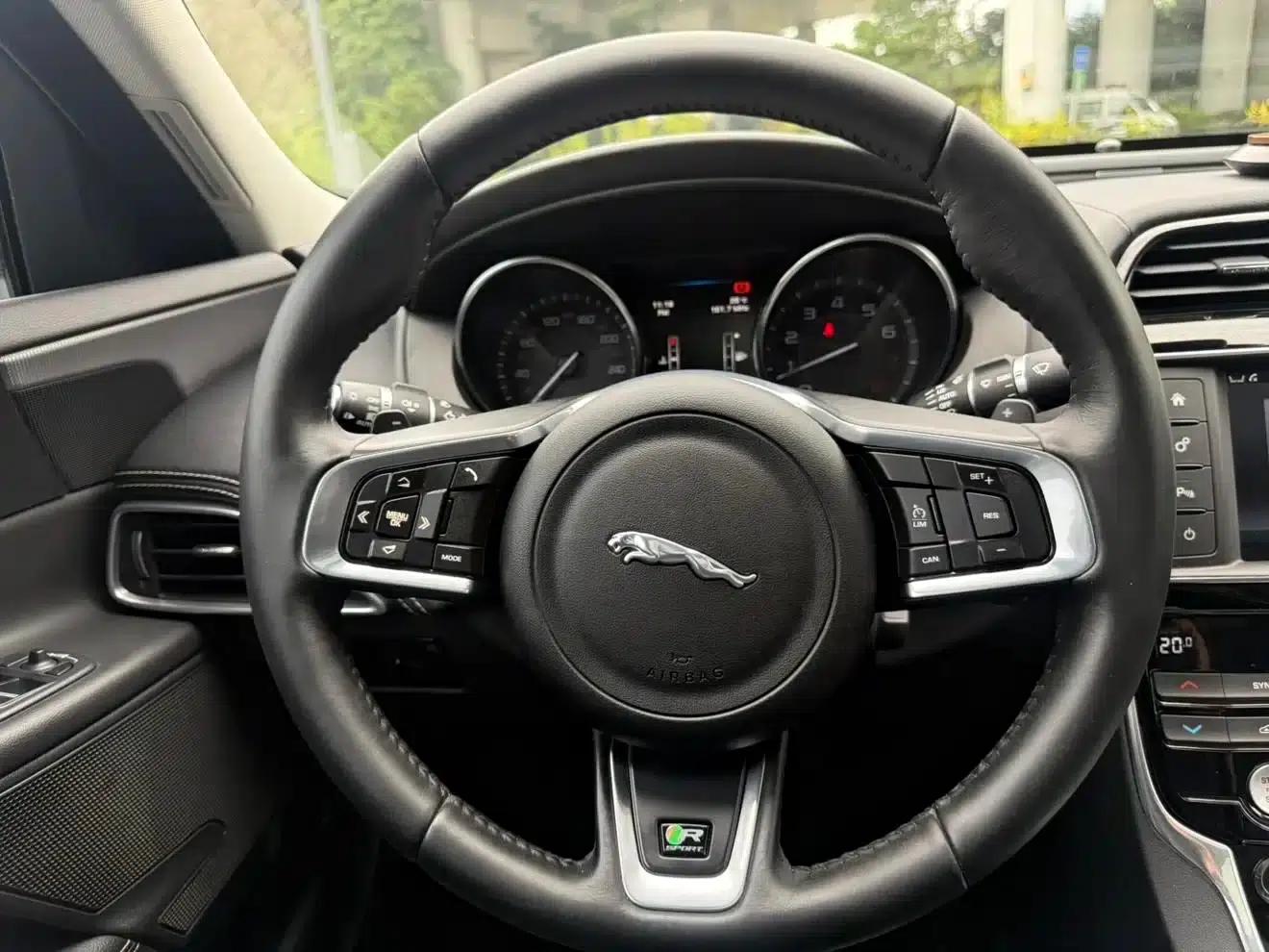 2017 Stelvio 2.0T 280HP Luxury Edition — миниатюра 10