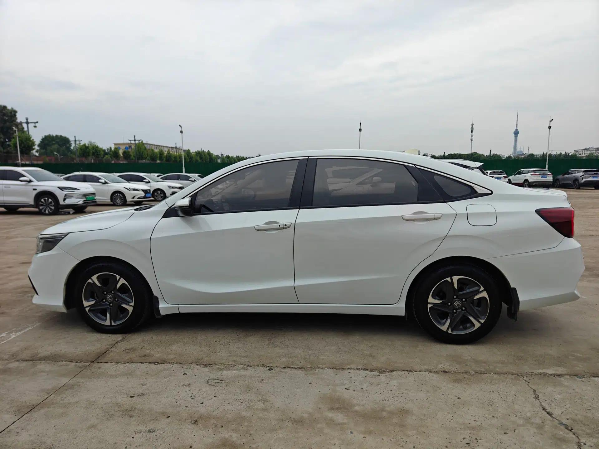 Honda Envix 2019 180TURBO CVT Enjoyment Version China V — миниатюра 6