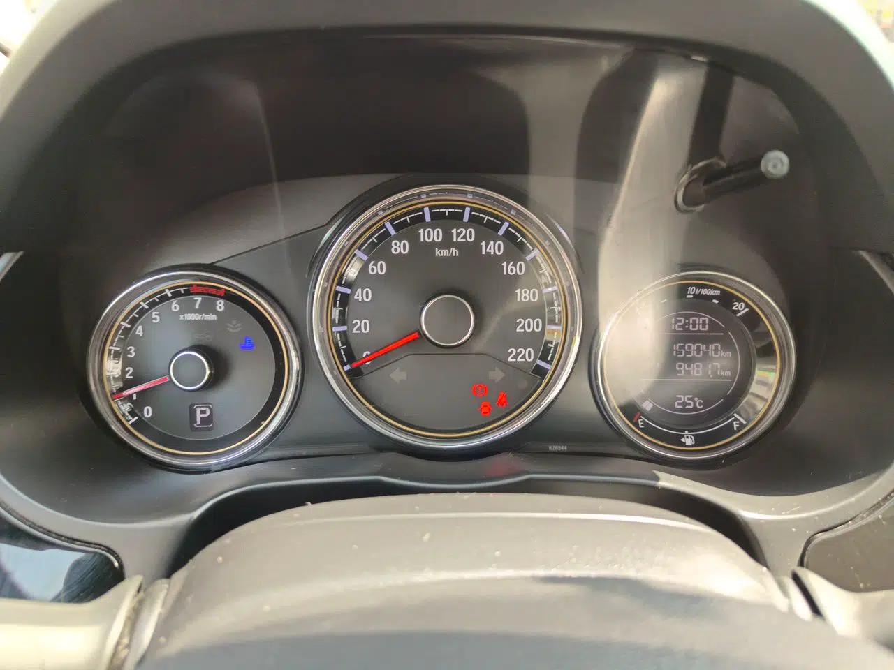 Honda Greiz 2016 1.5L CVT Luxury Edition — миниатюра 12