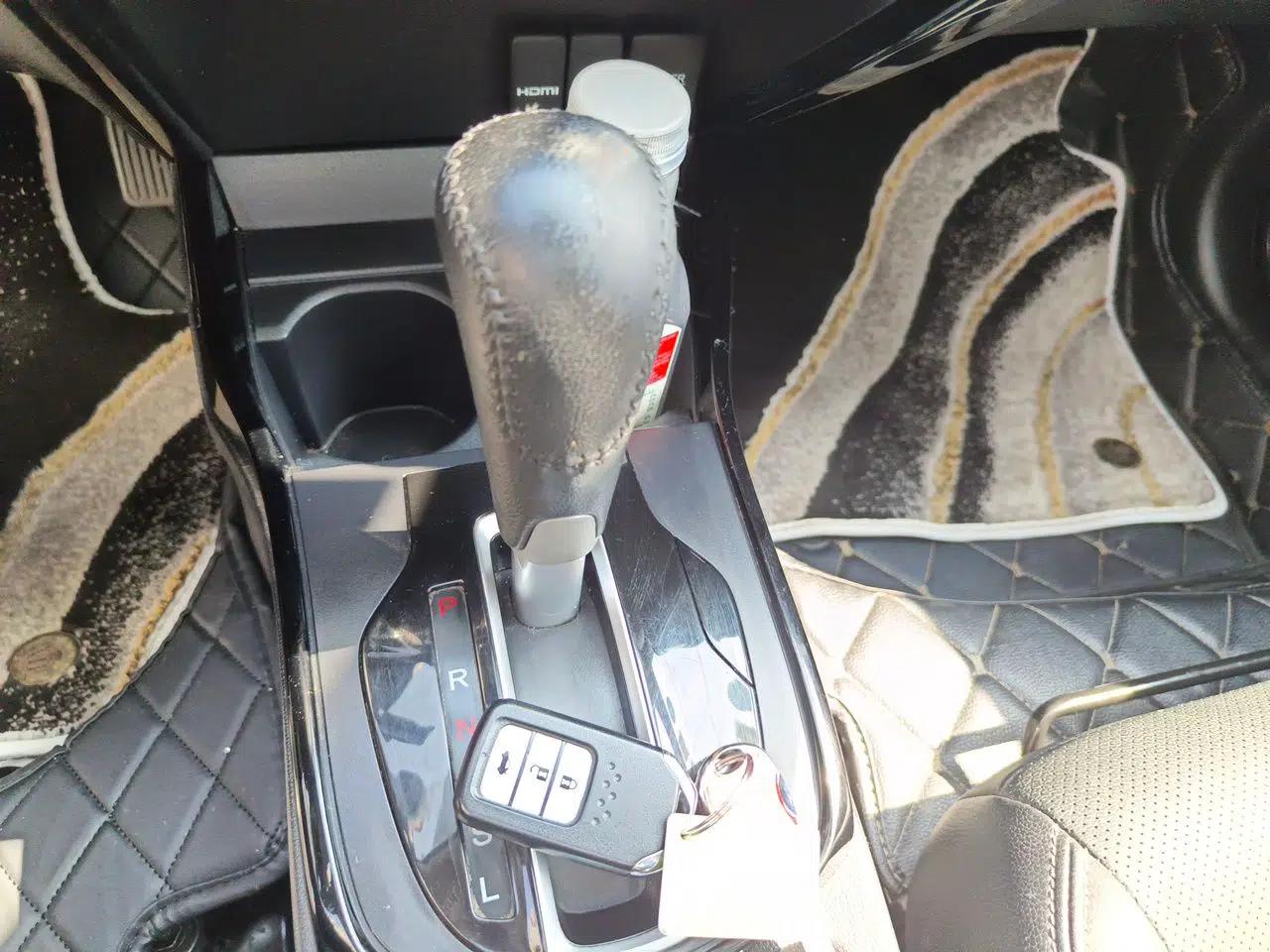 Honda Greiz 2016 1.5L CVT Luxury Edition — миниатюра 15