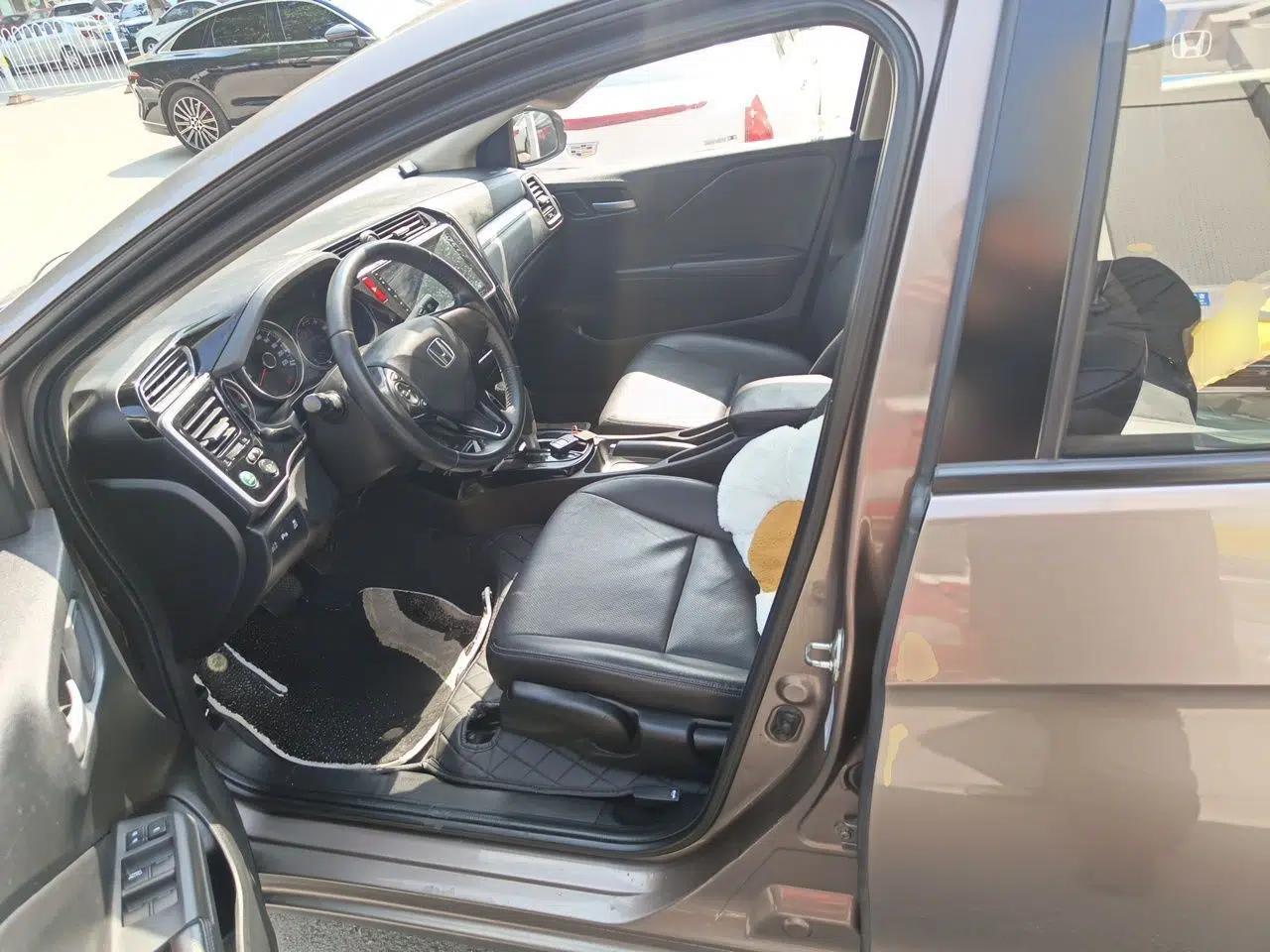 Honda Greiz 2016 1.5L CVT Luxury Edition — миниатюра 16