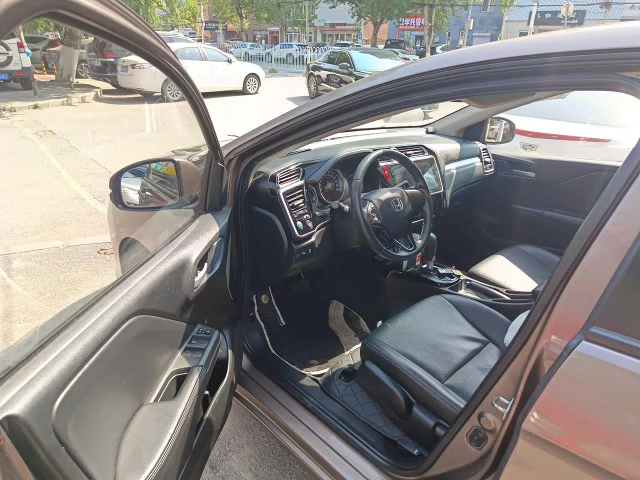 Honda Greiz 2016 1.5L CVT Luxury Edition — миниатюра 17