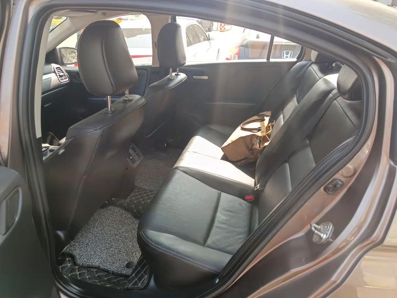 Honda Greiz 2016 1.5L CVT Luxury Edition — миниатюра 18