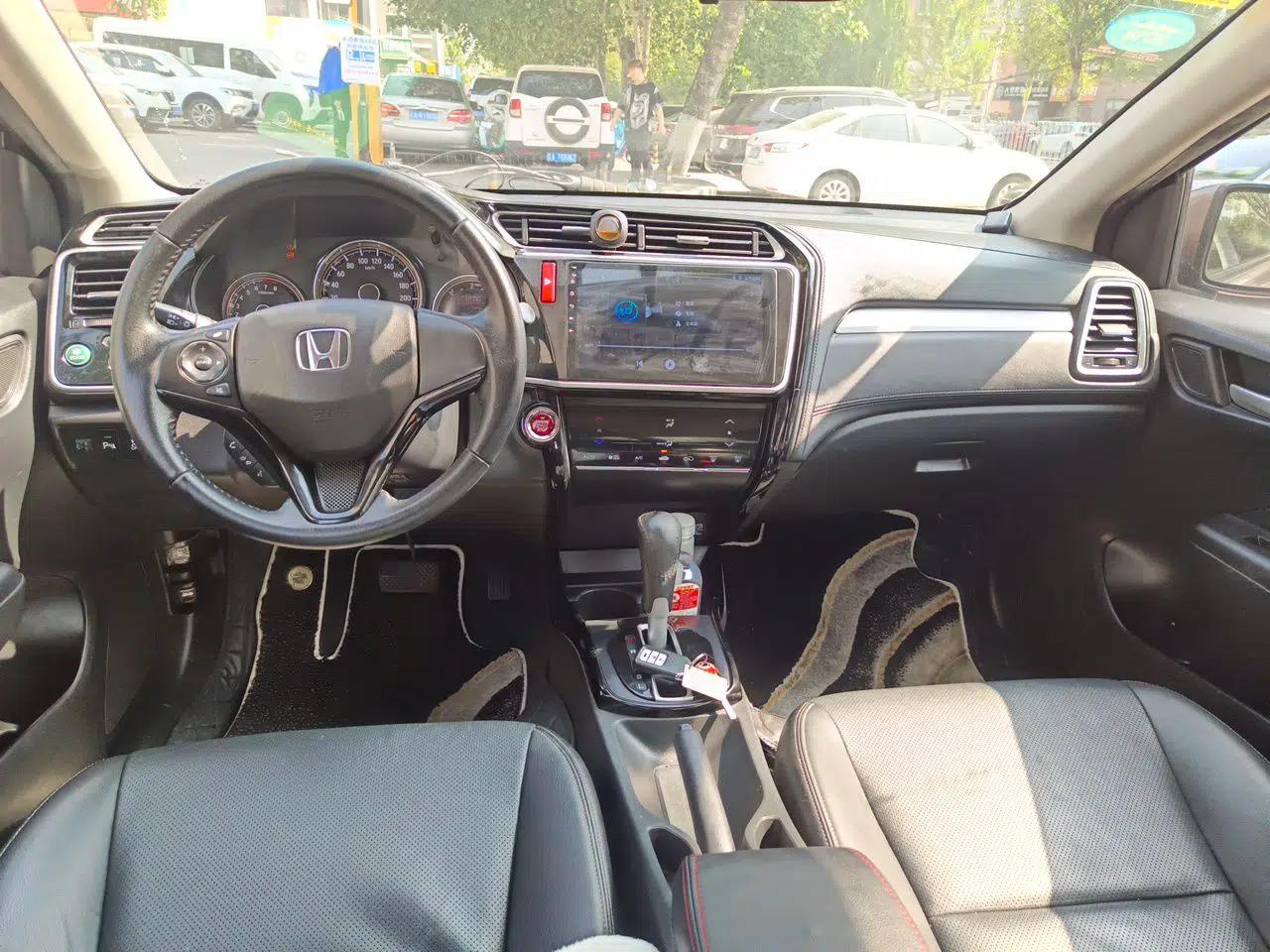 Honda Greiz 2016 1.5L CVT Luxury Edition — миниатюра 10