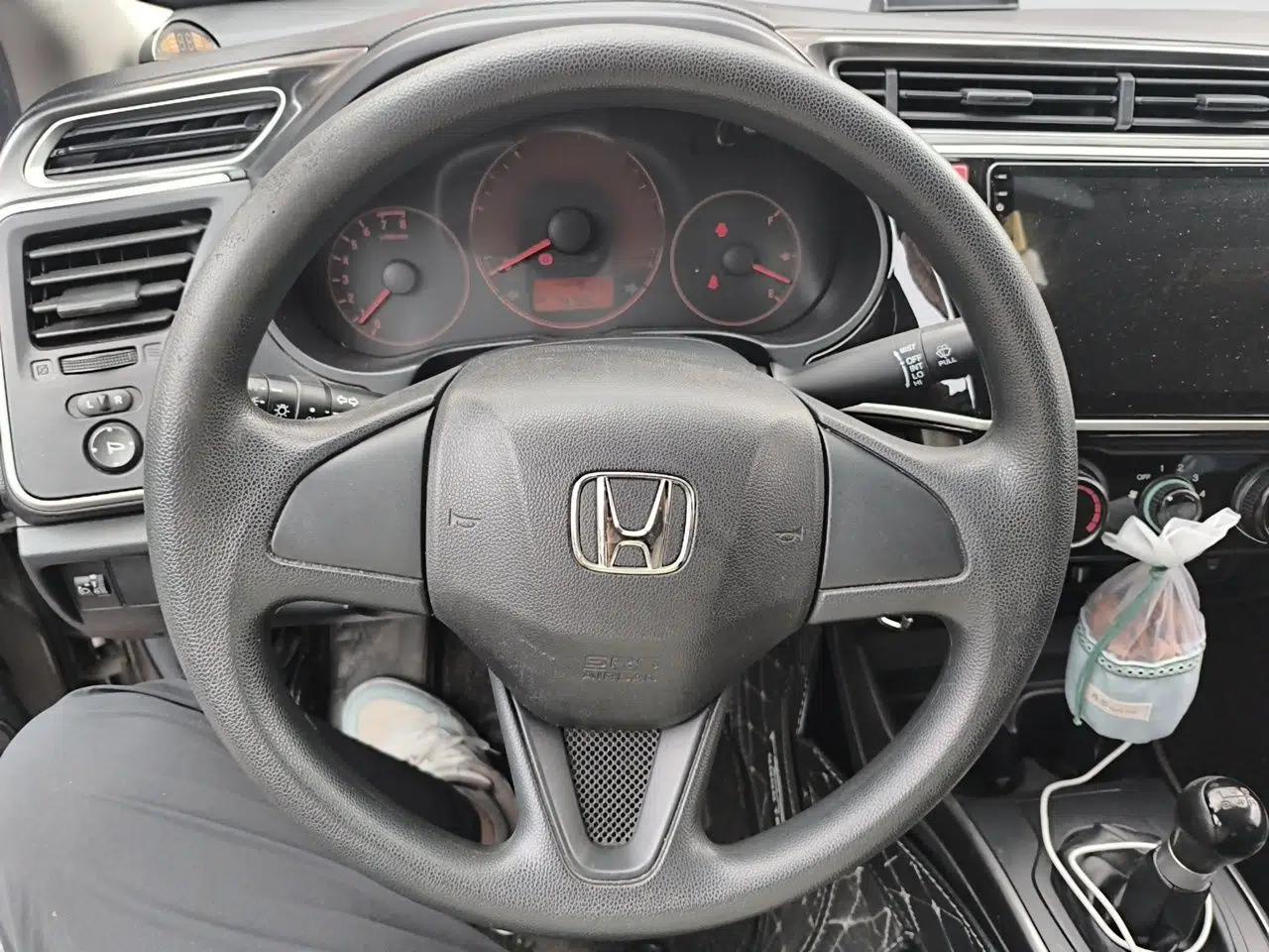 Honda Greiz 2016 1.5L Manual Classic Edition — миниатюра 11