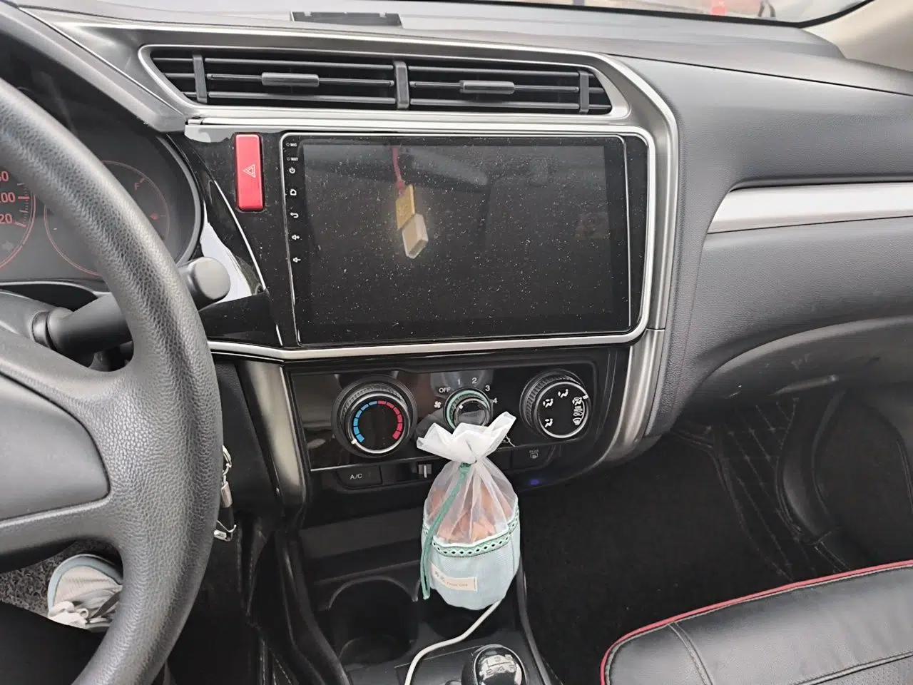 Honda Greiz 2016 1.5L Manual Classic Edition — миниатюра 14