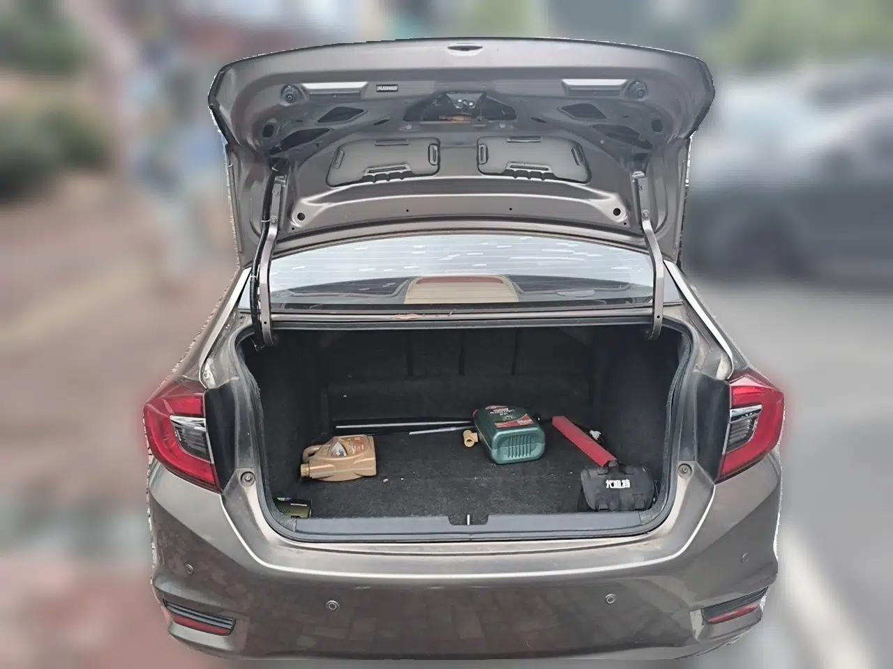 Honda Greiz 2016 1.5L Manual Classic Edition — миниатюра 20