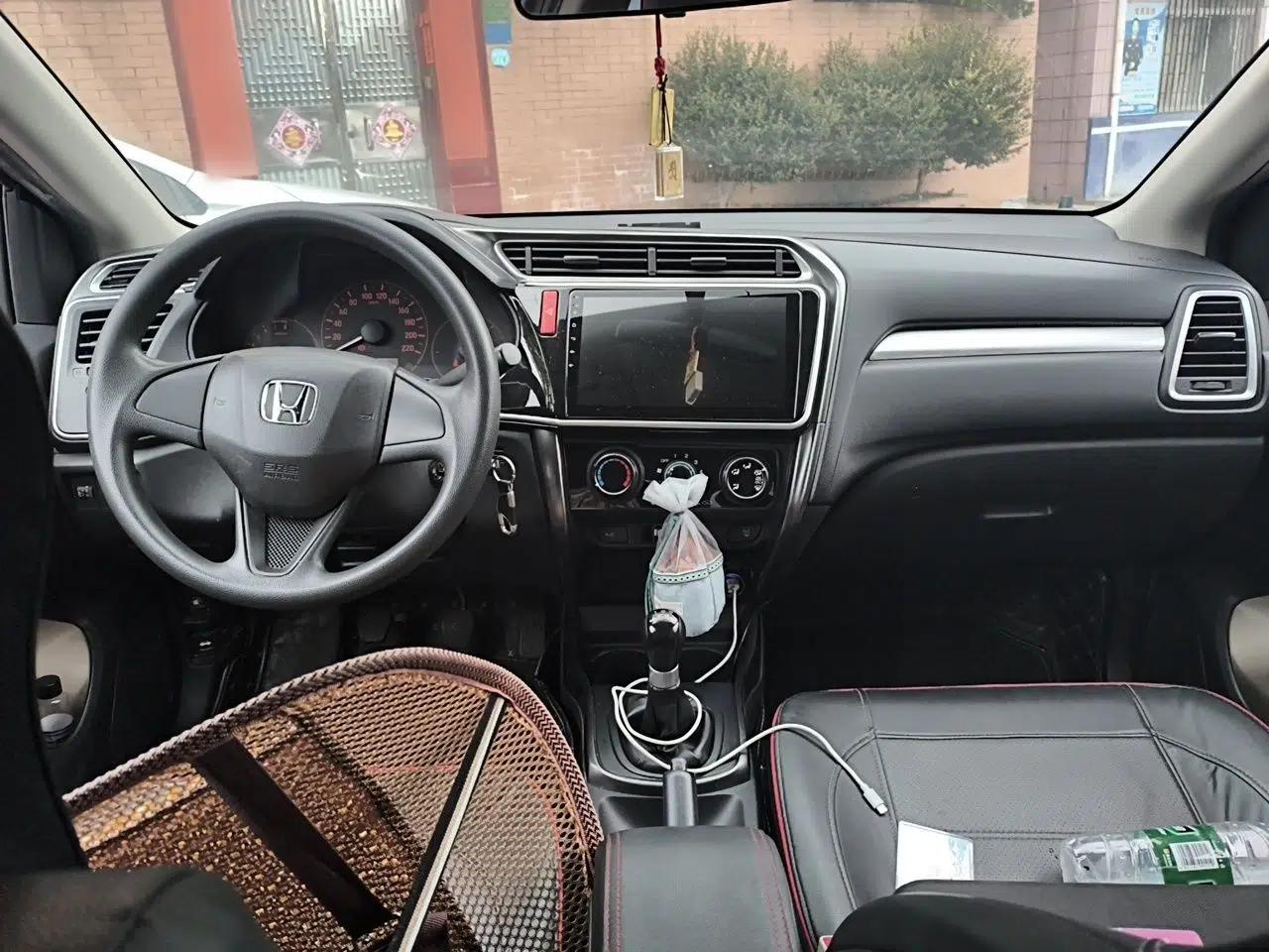 Honda Greiz 2016 1.5L Manual Classic Edition — миниатюра 10