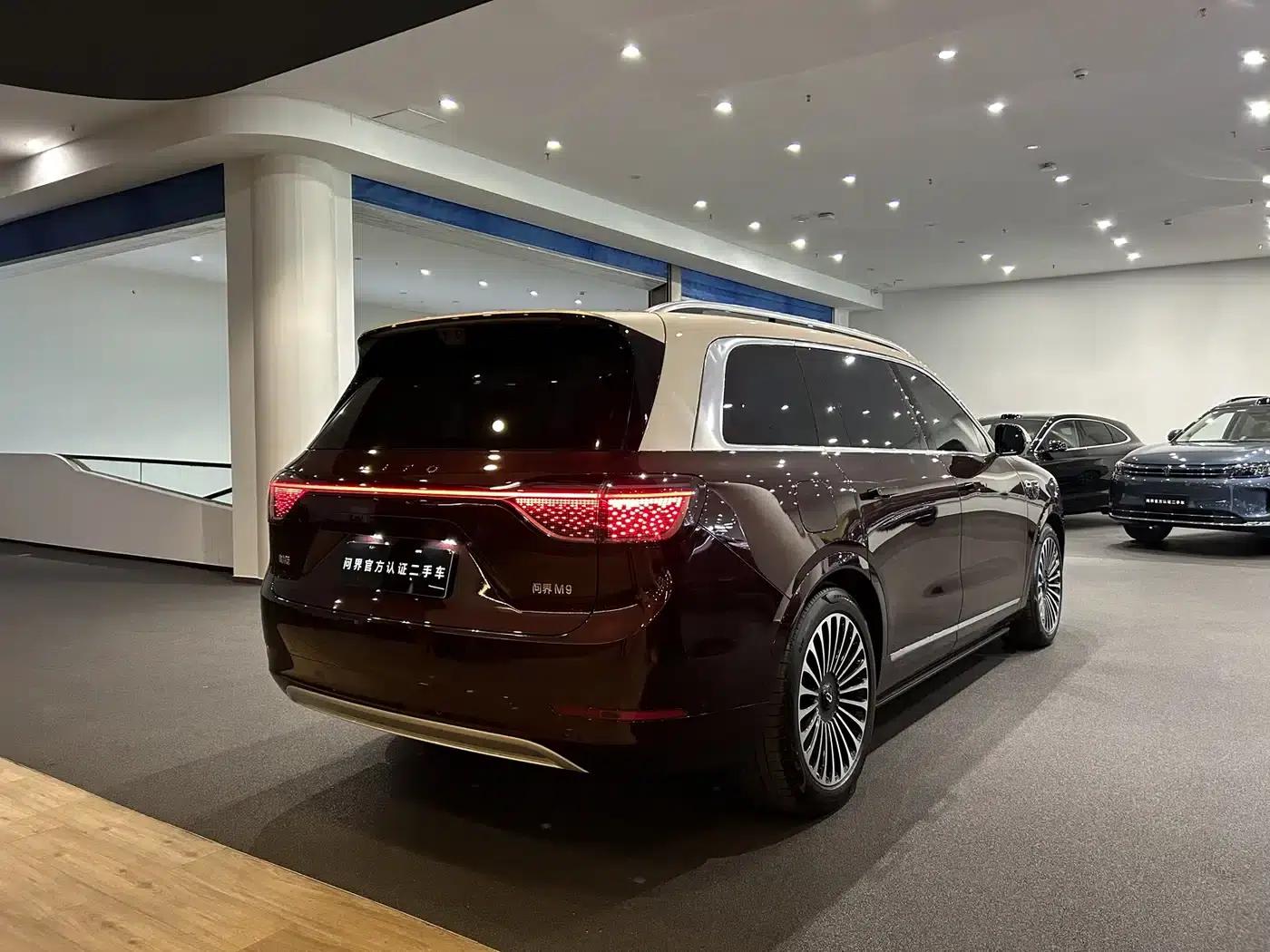 Wenjie M9 2025 Ultra Extended Range Edition (52kWh, 6-seater, 192-line LiDAR) — миниатюра 23