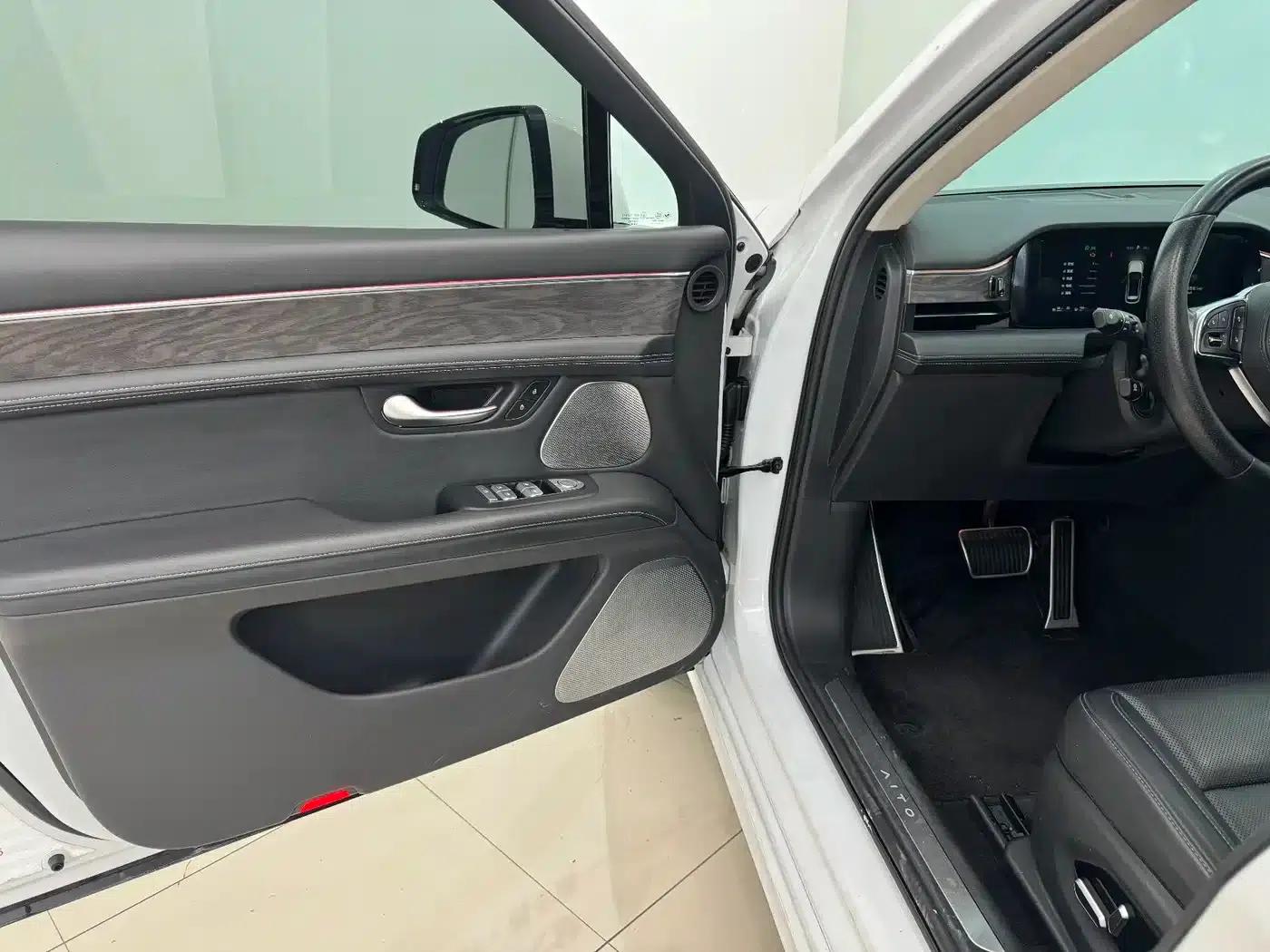 Wenjie M5 2022 Extended Range AWD Performance Edition — миниатюра 3