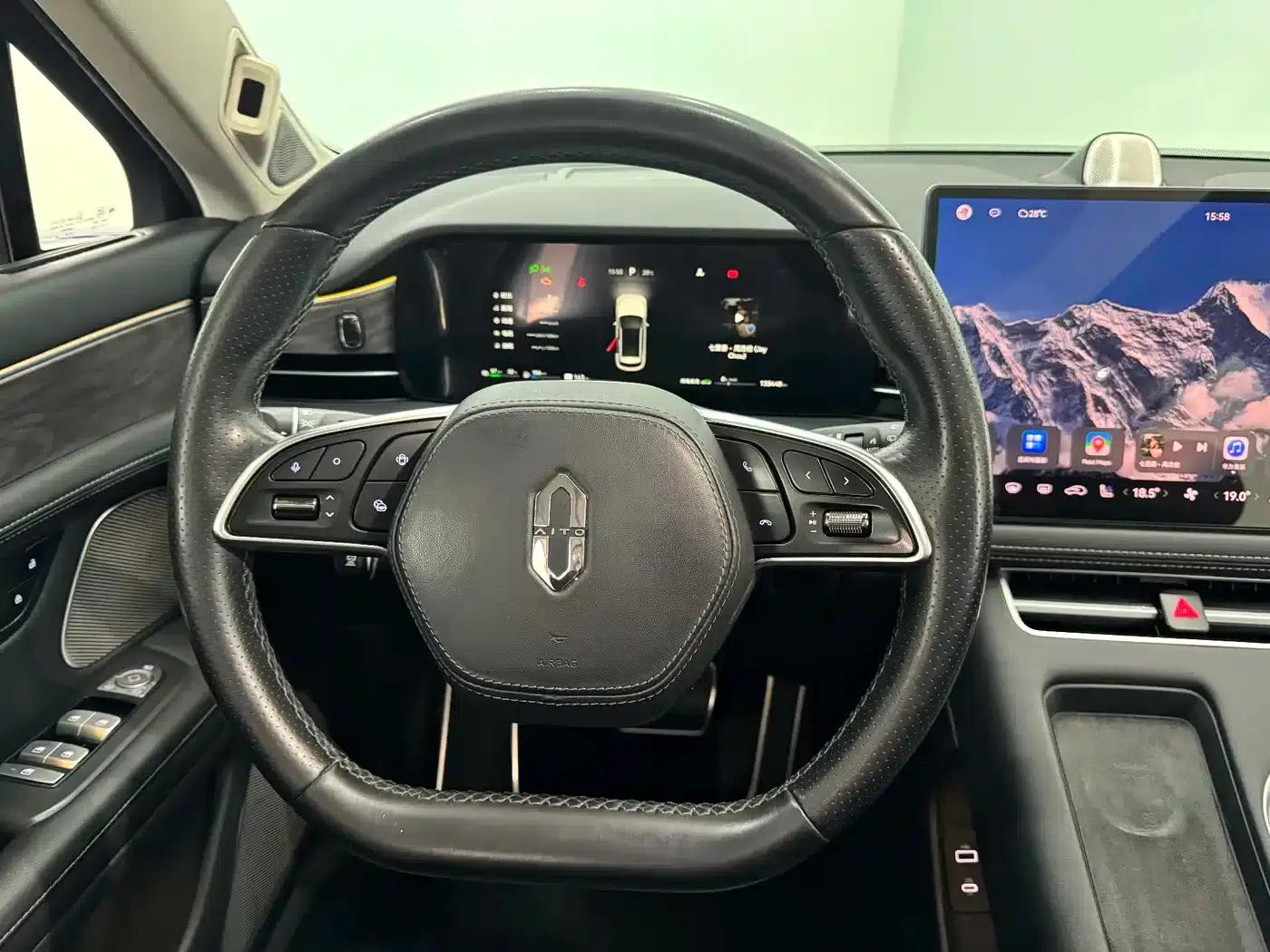Wenjie M5 2022 Extended Range AWD Performance Edition — миниатюра 9