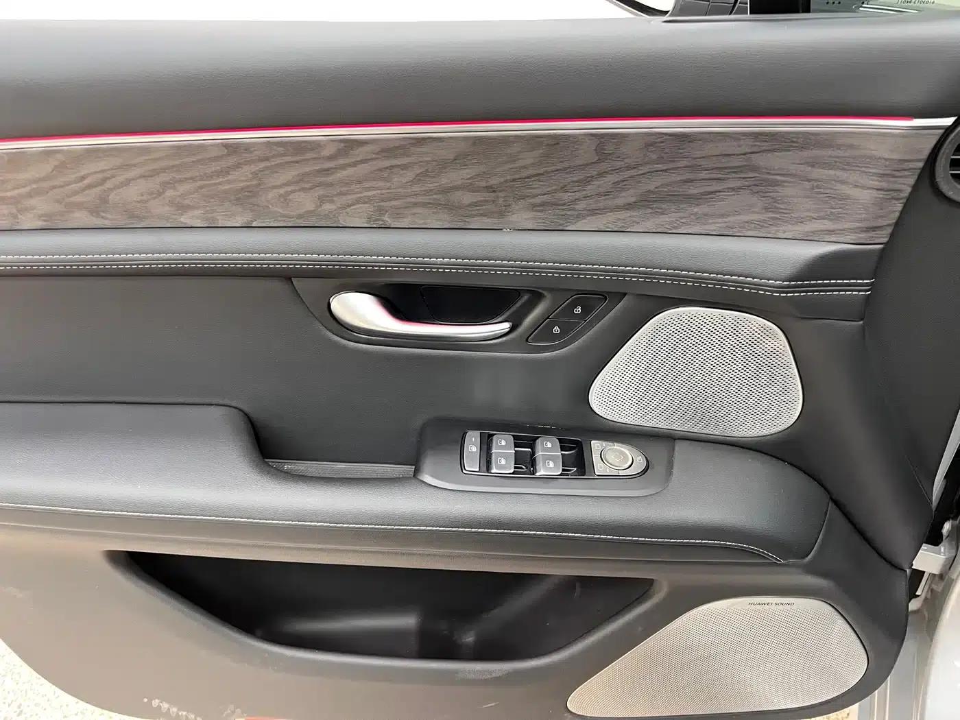 Wenjie M5 2022 Extended Range AWD Performance Edition — миниатюра 12
