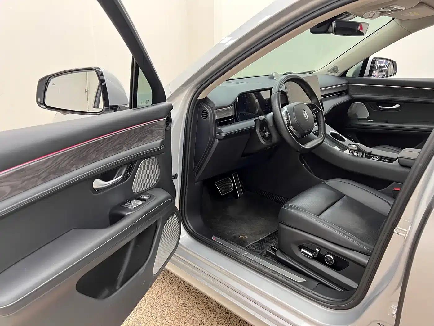 Wenjie M5 2022 Extended Range AWD Performance Edition — миниатюра 14