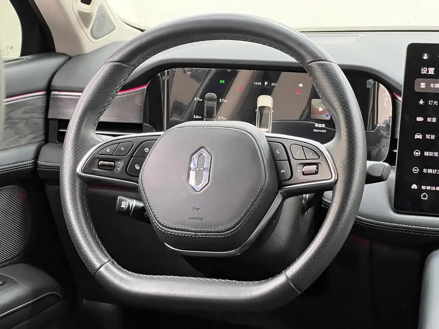 Wenjie M5 2022 Extended Range AWD Performance Edition — миниатюра 27