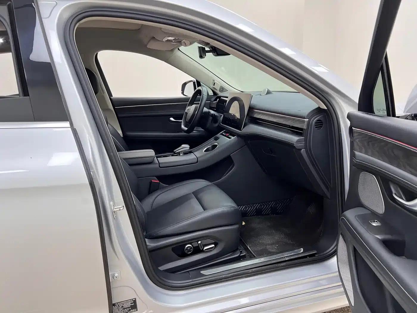 Wenjie M5 2022 Extended Range AWD Performance Edition — миниатюра 30