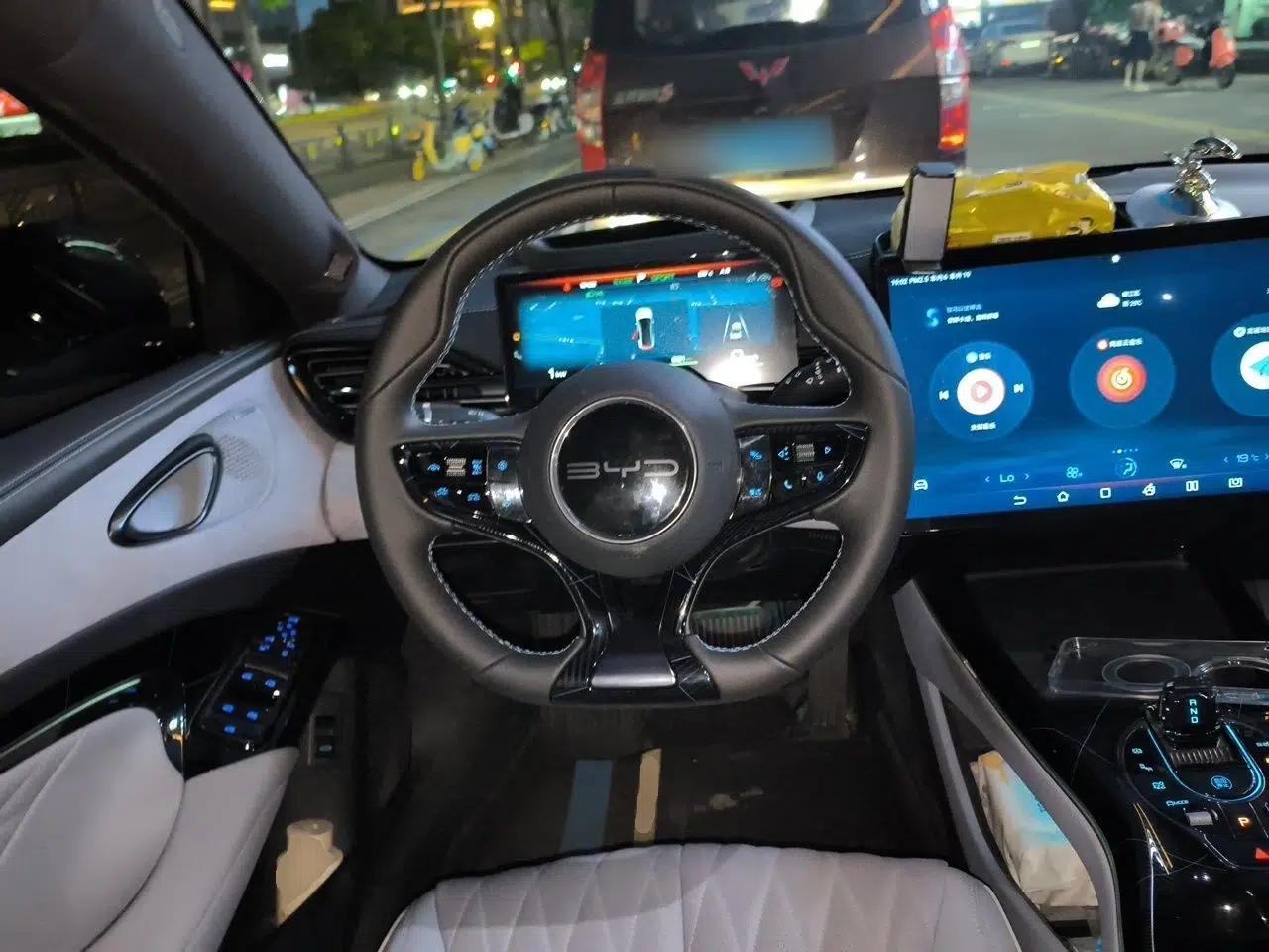 BYD Seal 2022 700 km Long-Range Rear-Wheel-Drive Version — миниатюра 11