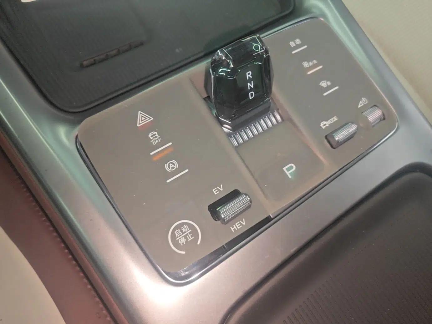 BYD Seal 2023 DM-i 1.5L 121km Prestige Model — миниатюра 17