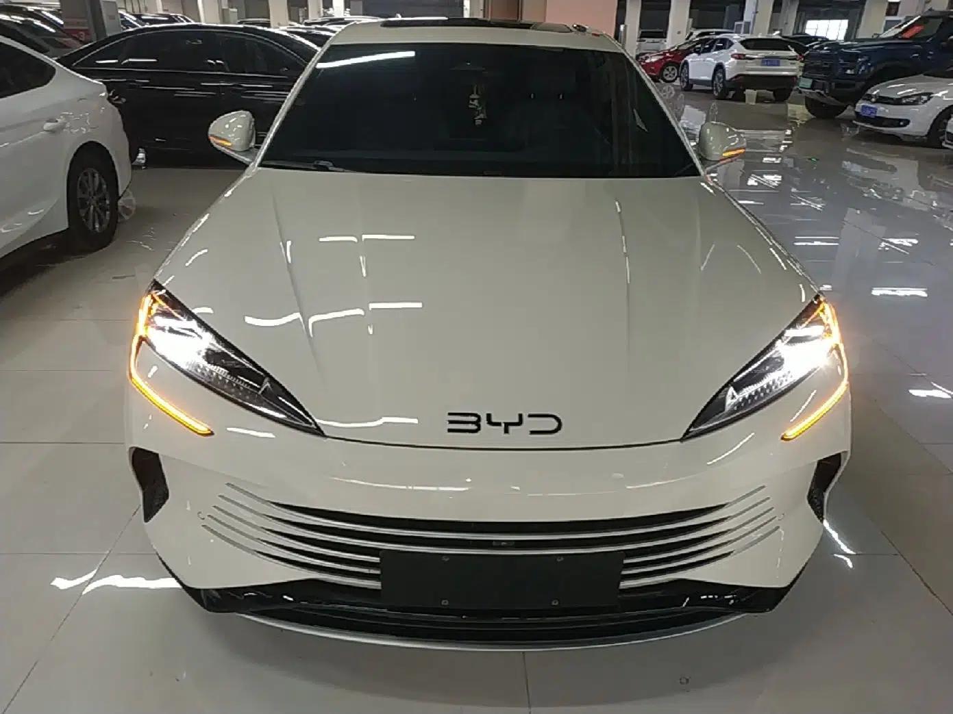 BYD Seal 2024 HONOR Edition DM-i 1.5L 121km Luxury Model — миниатюра 2