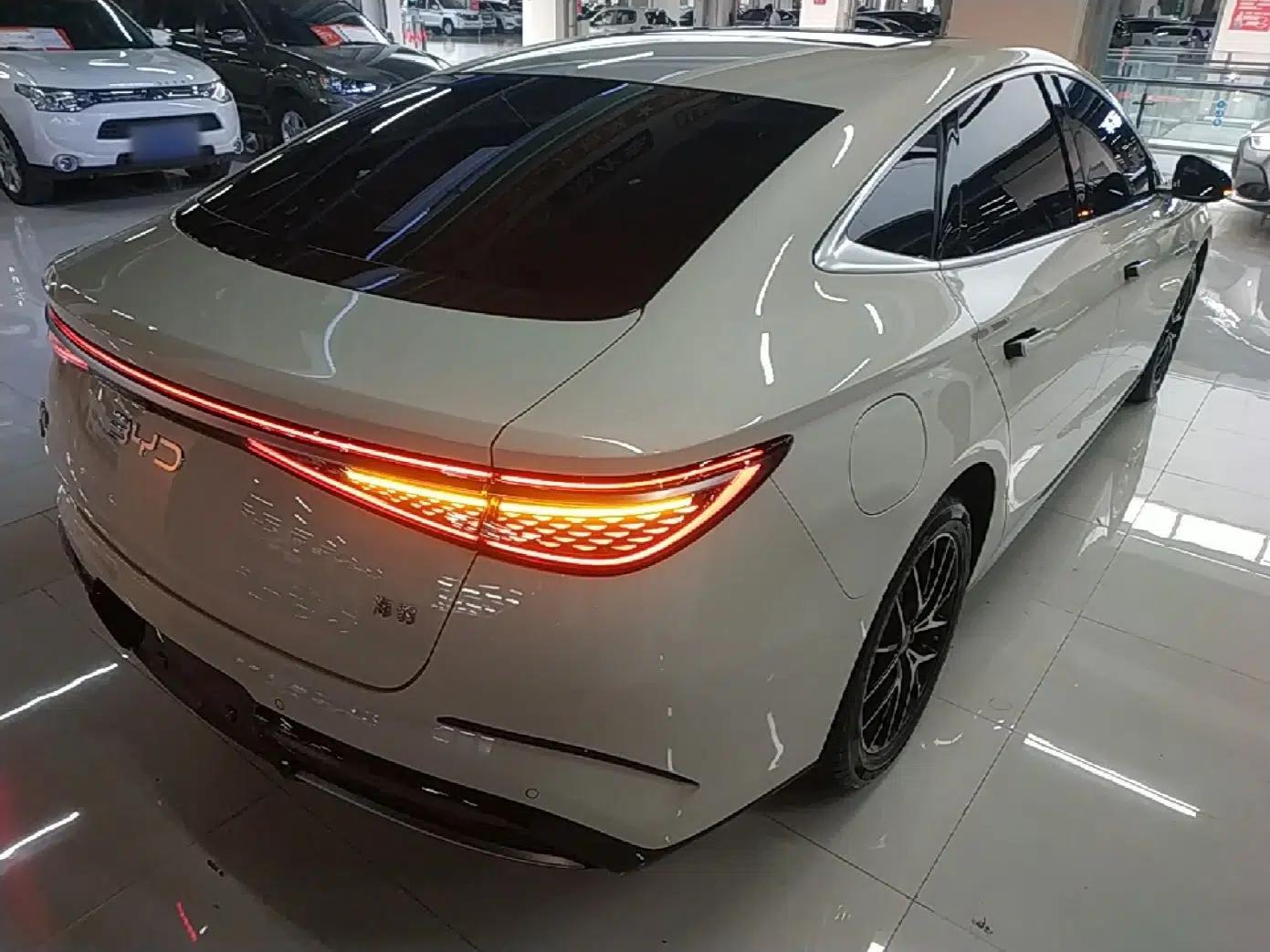 BYD Seal 2024 HONOR Edition DM-i 1.5L 121km Luxury Model — миниатюра 6