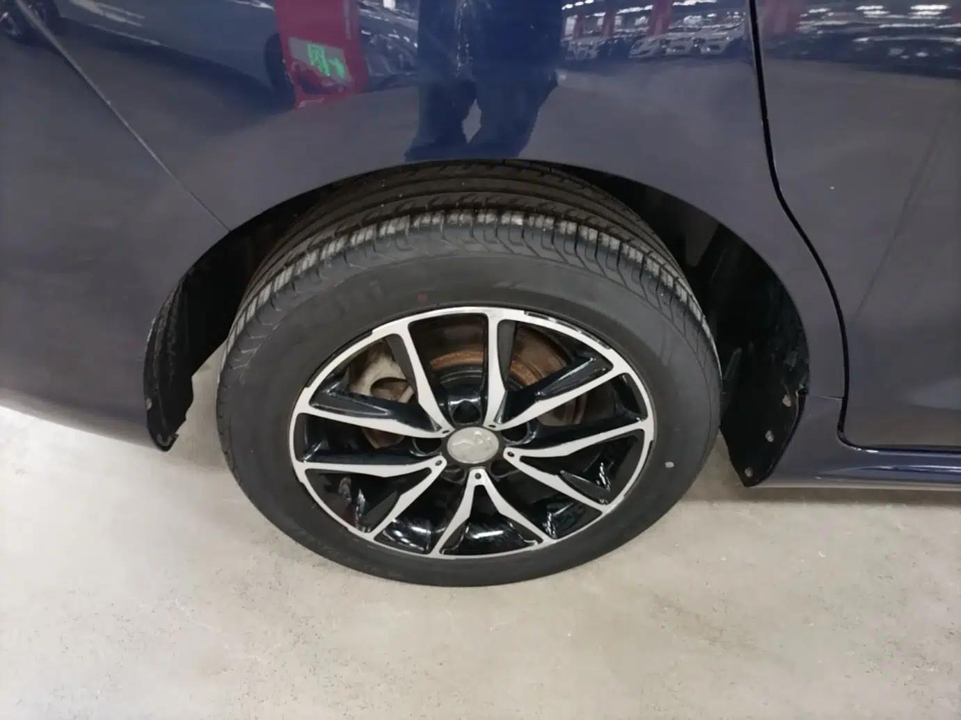 BYD Song MAX 2018 1.5T Automatic Smart Connect Elite Model with 6 Seats — миниатюра 10