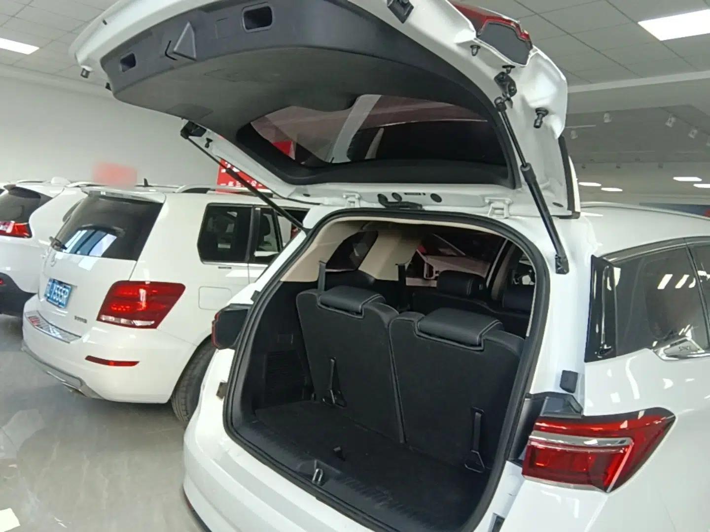 BYD Song MAX 2021 Upgraded Model 1.5T Automatic Luxury 7-Seater — миниатюра 22