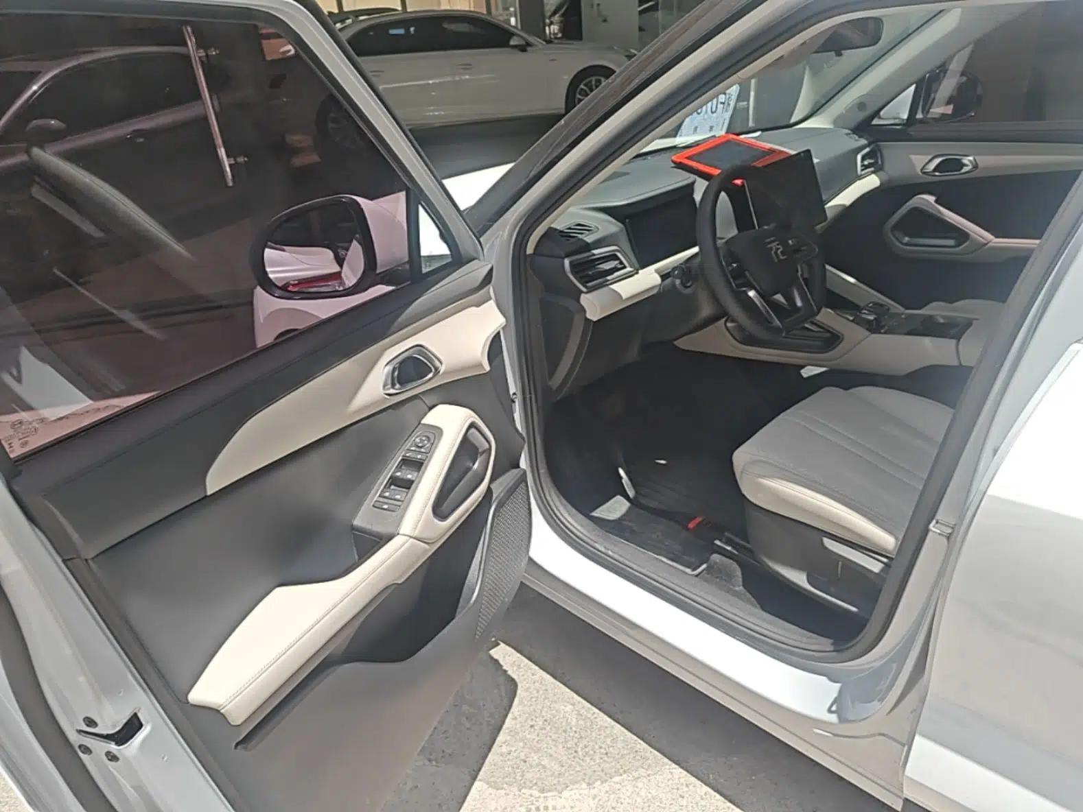 BYD Yuan UP 2024 401KM Leading Edition — миниатюра 19