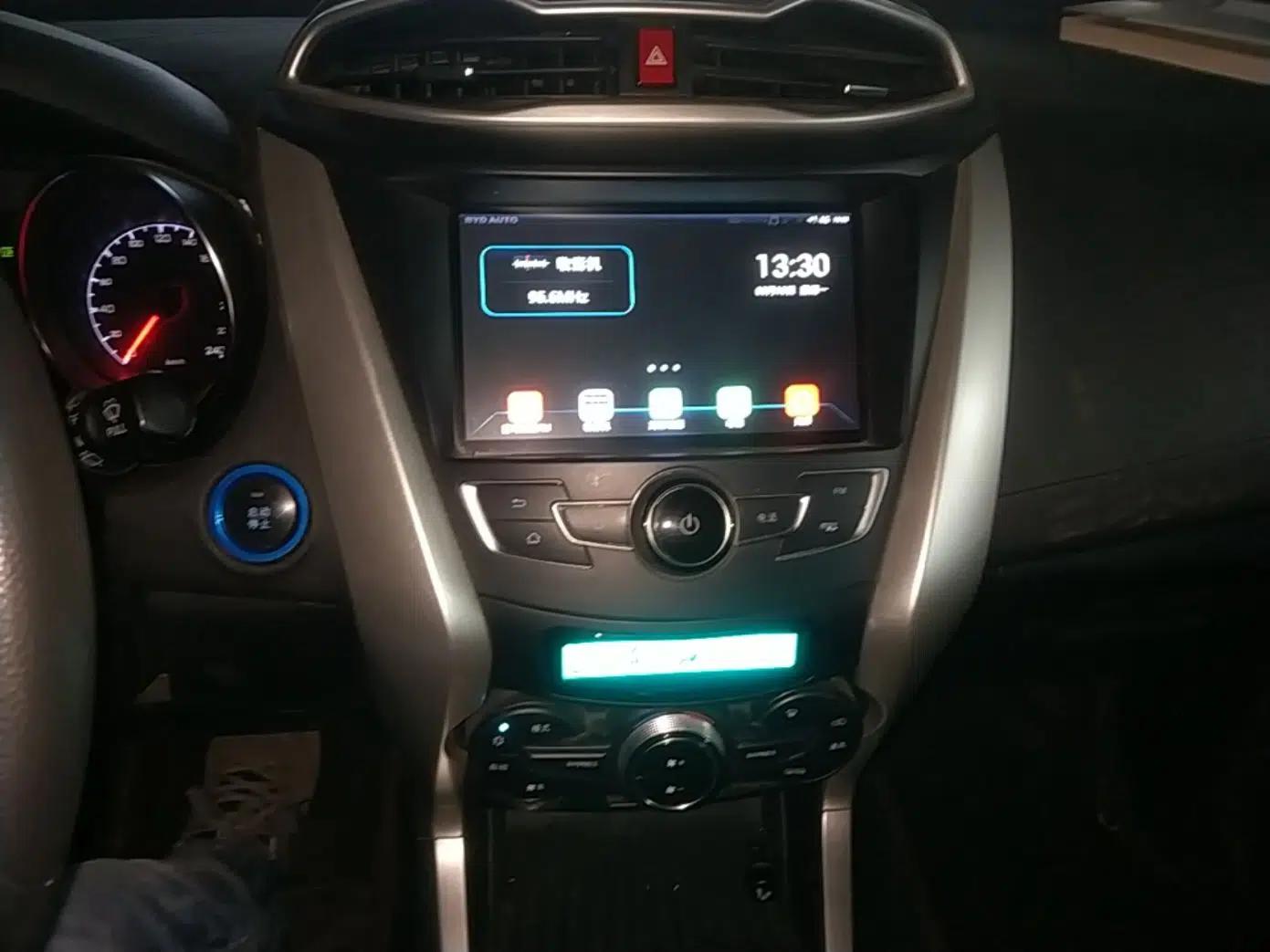 BYD Yuan New Energy 2018 EV360 Smart Connect Cool Edition — миниатюра 16