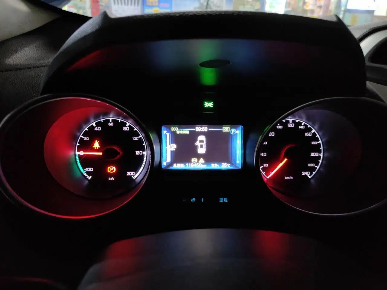 BYD Yuan New Energy 2018 EV360 Smart Connect Cool Edition — миниатюра 12