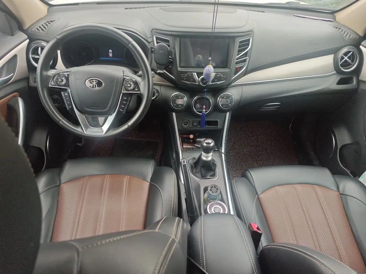 BYD Song 2016 GaiShi Edition 1.5TI Manual Elite Model — миниатюра 10