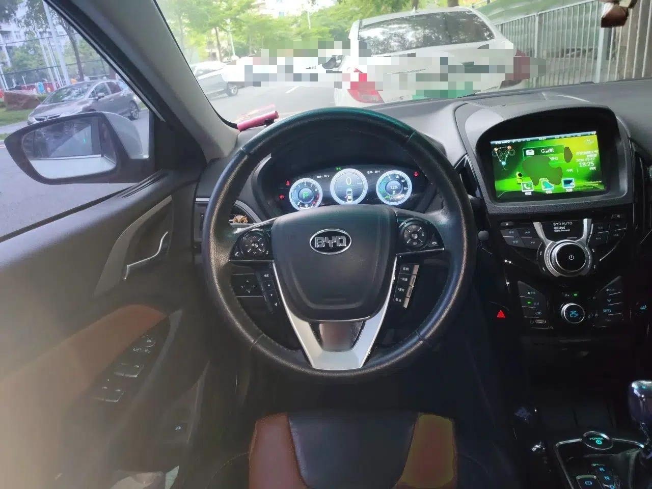 BYD Qin New Energy 2015 1.5T Dual-Crown Flagship Edition — миниатюра 11