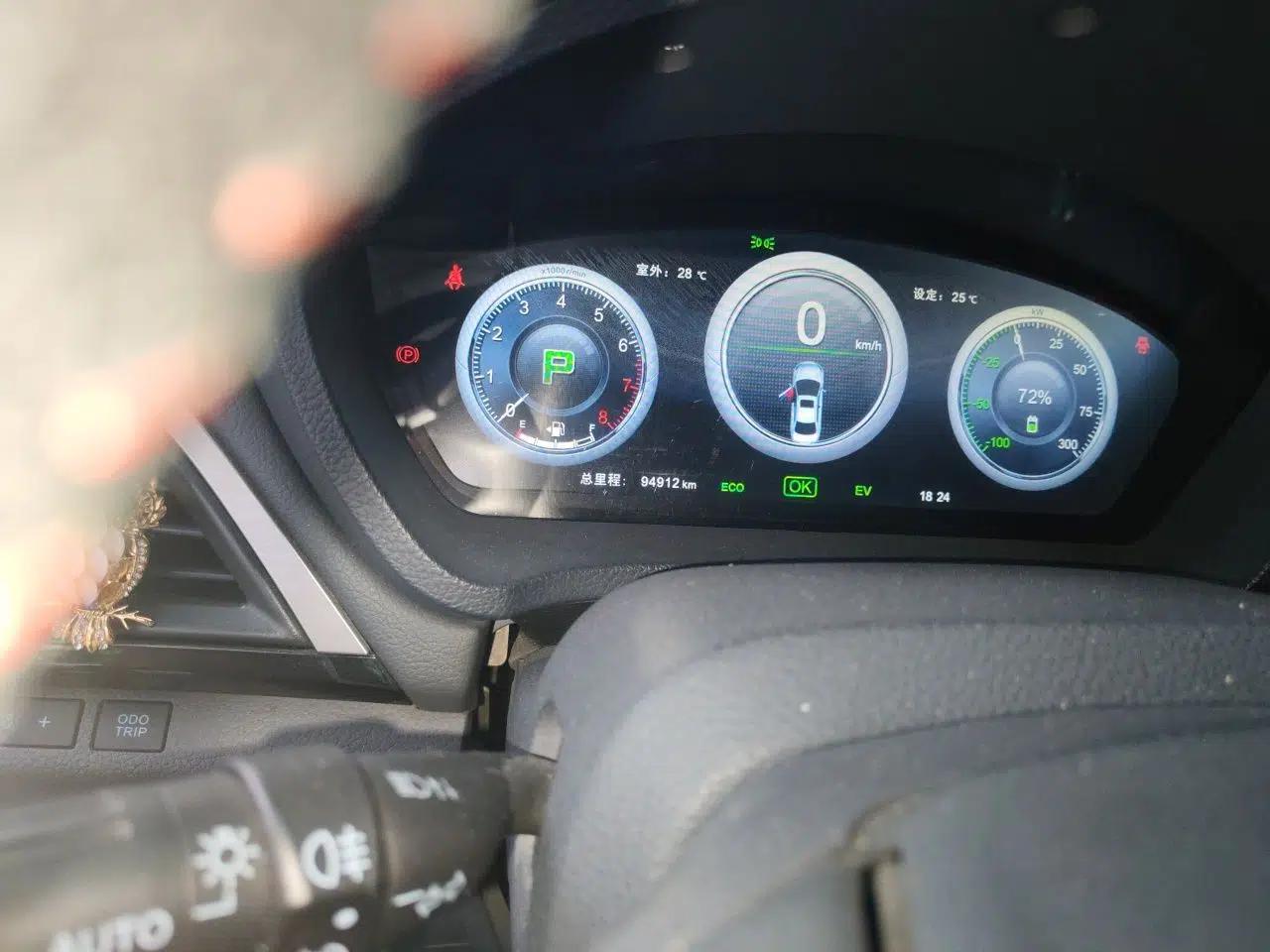 BYD Qin New Energy 2015 1.5T Dual-Crown Flagship Edition — миниатюра 13